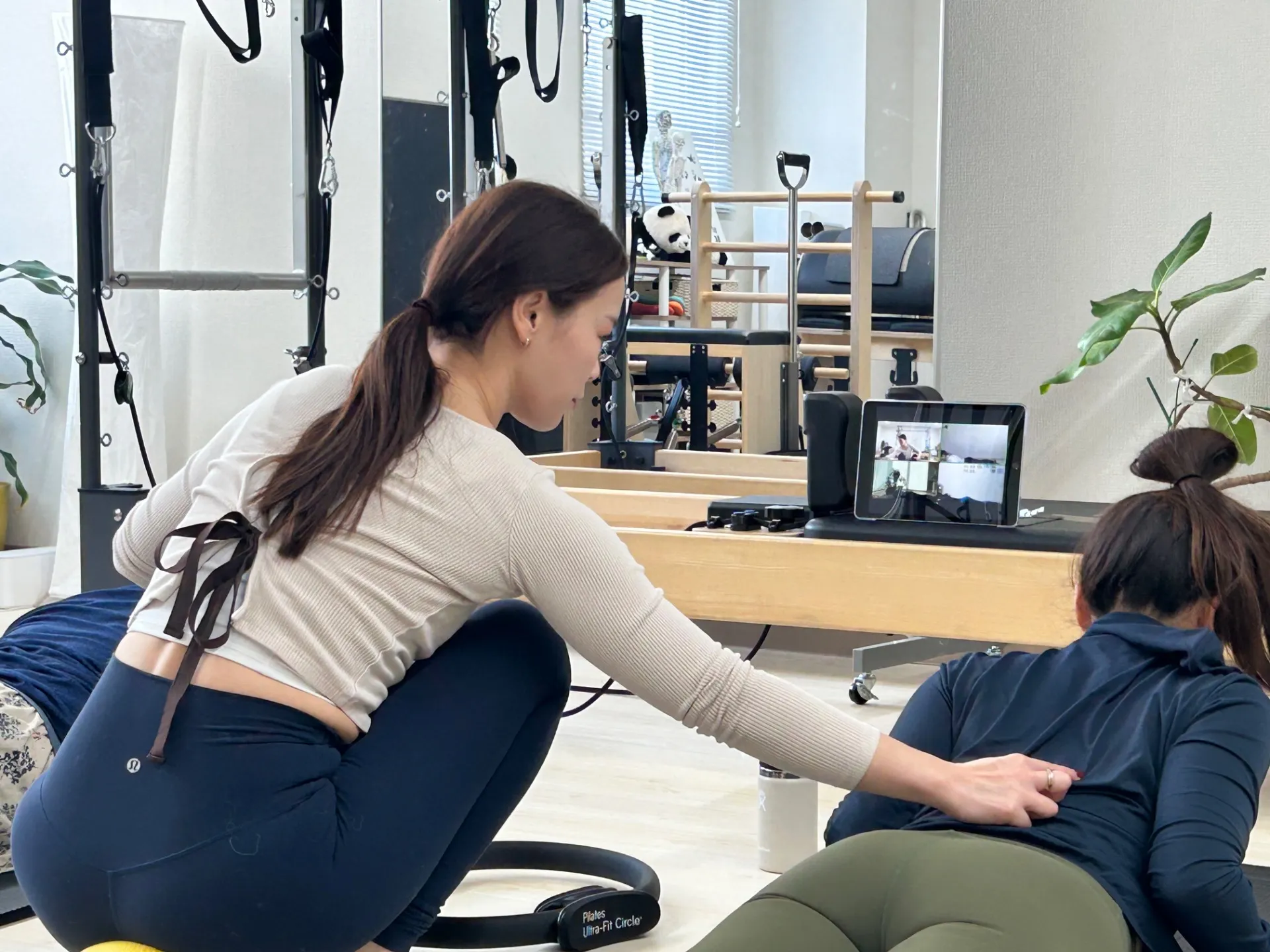 札幌でおすすめのピラティススタジオといえば、PILATES STUDIO R-zoneよりマットピラティスレッスン(オンラインあり)開催しています。